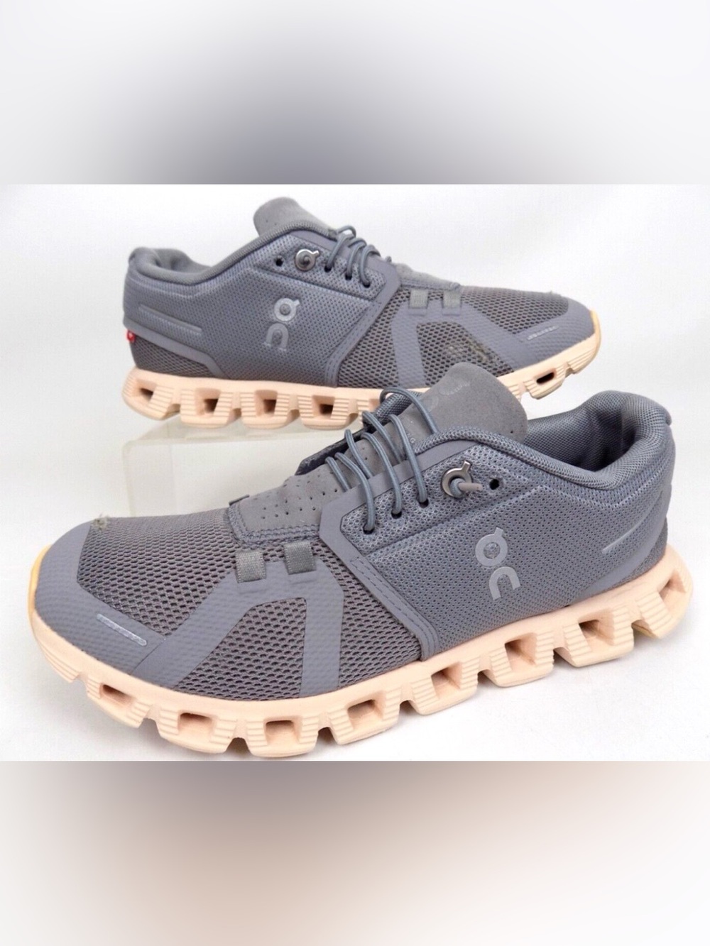 EUC On Cloud 5 Women’s Running Shoes Size 10